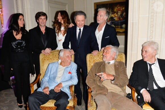 Thomas Dutronc, Alice Pol, Michel Drucker, Franck Dubosc, Edith Rébillon, Charles Gérard, Jean-Paul Belmondo et Guy Bedos - Dîner de gala de la première édition des prix "les Stéthos d'Or" en faveur de la Fondation pour la recherche en physiologie dont le docteur Frédéric Saldmann est le directeur scientifique à l'hôtel George V à Paris le 13 mars 2017. © Coadic Guirec/Bestimage