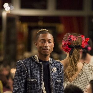 Pharrell Williams - Défilé Chanel "Métiers d'Art Paris Cosmopolite" au Ritz à Paris, France, le 6 décembre 2016.