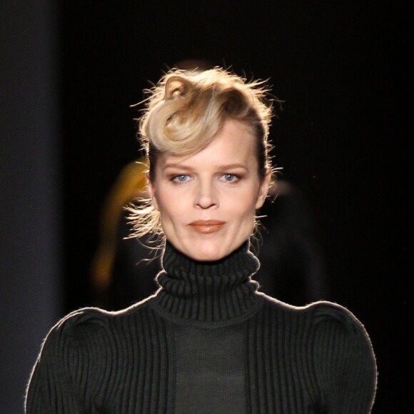 Eva Herzigova - Défilé de mode prêt-à-porter "Bottega Veneta", collection automne-hiver 2017/2018, à Milan. Le 25 février 2017.