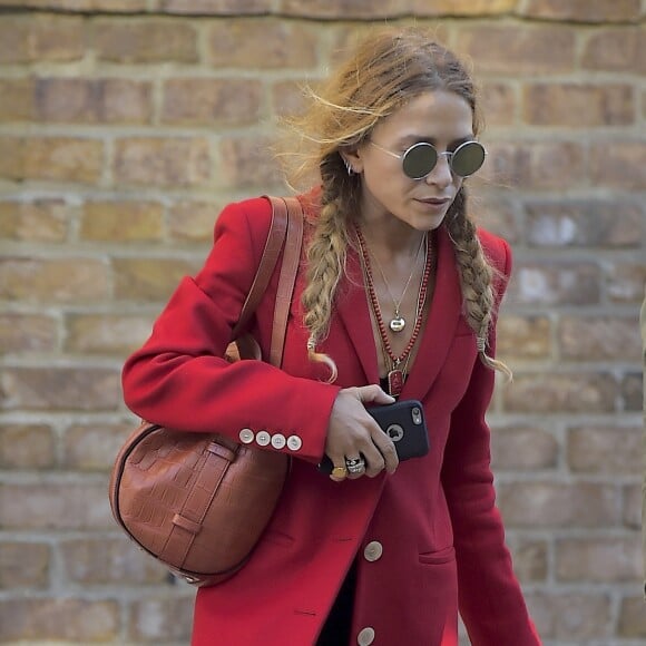 Mary-Kate Olsen se balade à Tribeca en sandales à New York le 7 octobre 2016.