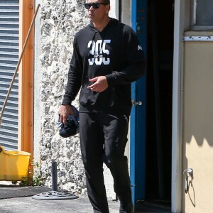 Jennifer Lopez et son nouveau compagnon Alex Rodriguez à la sortie d'un centre de fitness à Miami, le 16 mars 2017.