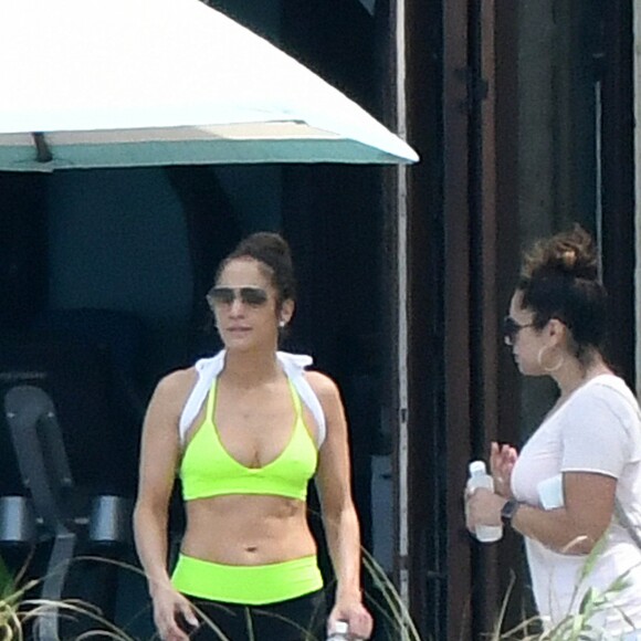 Jennifer Lopez lors de son escapade aux Bahamas avec son nouveau compagnon Alex Rodriguez, le 12 mars 2017.