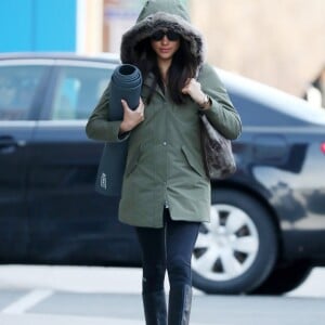 Meghan Markle affronte le froid pour se rendre à son cours de yoga à Toronto, Canada, le 11 mars 2017