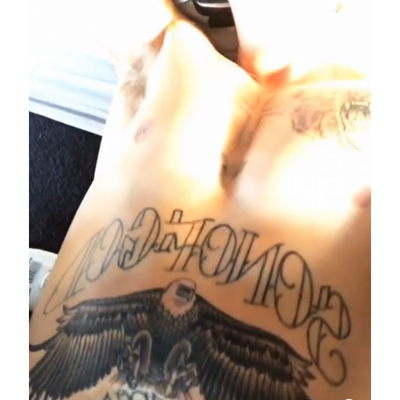 Justin Bieber dévoile son nouveau tatouage sur les réseaux sociaux - Image extraite d'une Story publiée sur sa page Instagram le 20 mars 2017