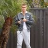Exclusif - Justin Biebers'est garé sur une place handicapé à la sortie d'un "fast food" Los Angeles le 23 janvier 2017