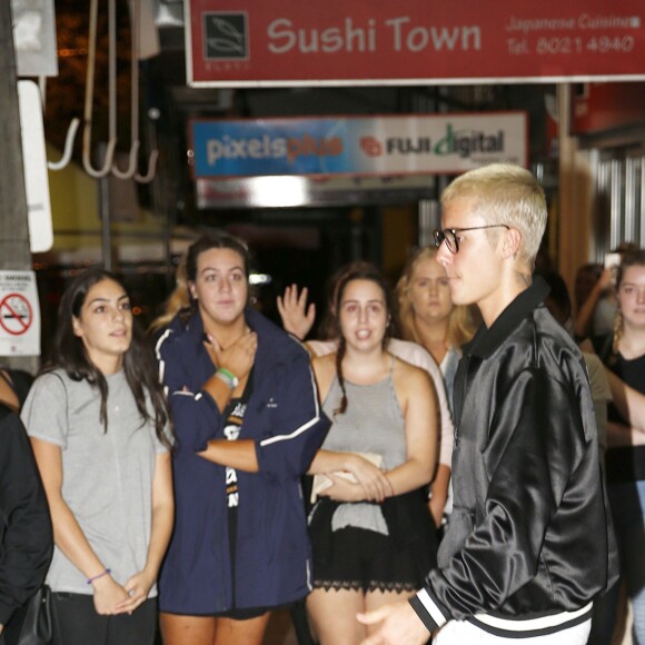 Justin Bieber va déjeuner avec un ami chez Mosman non loin de Sydney, en Australie, le 17 mars 2017