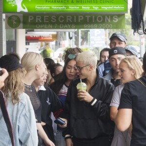 Justin Bieber va déjeuner avec un ami chez Mosman non loin de Sydney, en Australie, le 17 mars 2017