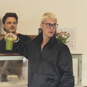 Justin Bieber va déjeuner avec un ami chez Mosman non loin de Sydney, en Australie, le 17 mars 2017