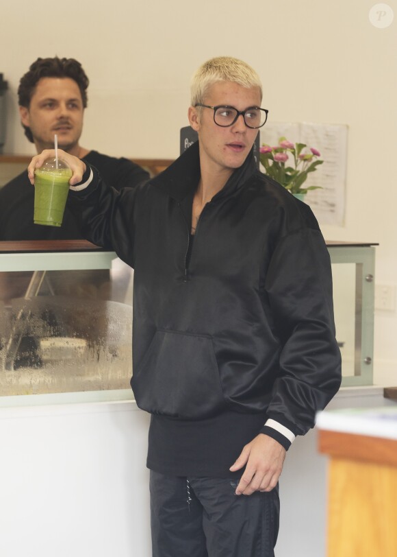 Justin Bieber va déjeuner avec un ami chez Mosman non loin de Sydney, en Australie, le 17 mars 2017