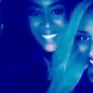 Amel Bent à L'Arc, à Paris, avec Demdem, la femme de Maître Gims le 18 mars 2017.