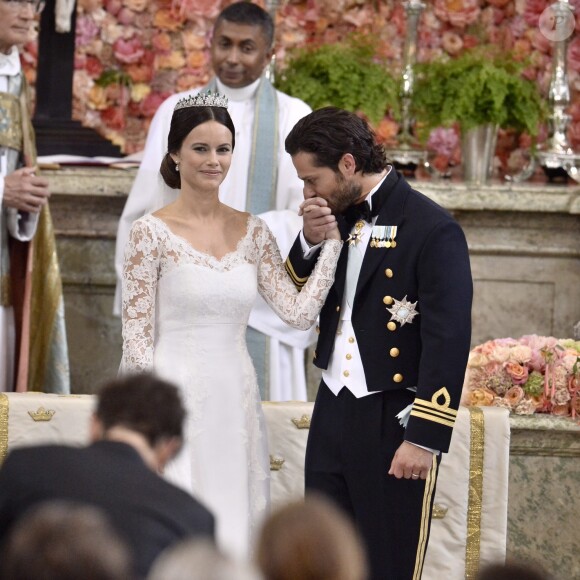 Le prince Carl Philip de Suède et la princesse Sofia (Hellqvist) lors de leur mariage à Stockholm le 13 juin 2015. Le couple a annoncé le 23 mars 2017 attendre son deuxième enfant.