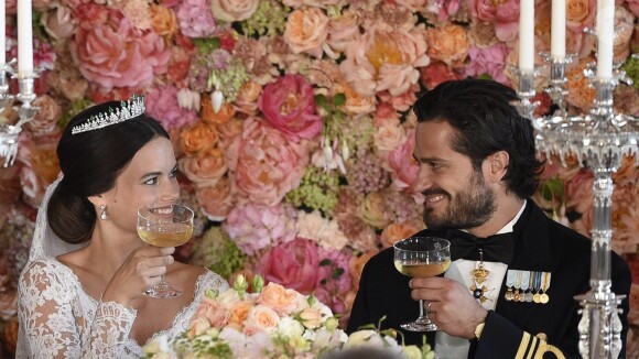 Le prince Carl Philip de Suède et la princesse Sofia (Hellqvist) lors de leur mariage à Stockholm le 13 juin 2015. Le couple a annoncé le 23 mars 2017 attendre son deuxième enfant.