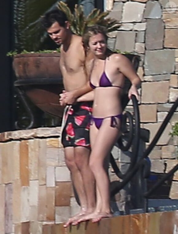L'actrice Billie Lourd en vacances avec son compagnon Taylor Lautner à Cabo San Lucas le 13 janvier 2017