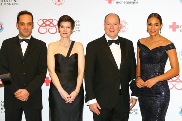 Agnès Falco, secrétaire générale de la fondation princesse Charlène, le prince Albert II de Monaco, entourés d'invités - Dîner de gala "Riviera Water Bike Challenge" au Yacht Club de Monaco le 24 mars 2017. Le "Riviera Water Bike Challenge", la première course relais sur l'eau en son genre, se déroulera le 4 juin 2017. © Olivier Huitel / Pool restreint Monaco / Bestimage