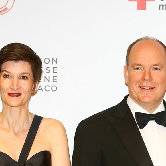 Agnès Falco, secrétaire générale de la fondation princesse Charlène, le prince Albert II de Monaco, entourés d'invités - Dîner de gala "Riviera Water Bike Challenge" au Yacht Club de Monaco le 24 mars 2017. Le "Riviera Water Bike Challenge", la première course relais sur l'eau en son genre, se déroulera le 4 juin 2017. © Olivier Huitel / Pool restreint Monaco / Bestimage