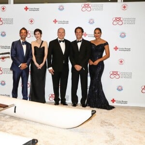 Pierre Frolla, Agnès Falco, secrétaire générale de la fondation princesse Charlène, le prince Albert II de Monaco, Bruno Senna - Dîner de gala "Riviera Water Bike Challenge" au Yacht Club de Monaco le 24 mars 2017. Le "Riviera Water Bike Challenge", la première course relais sur l'eau en son genre, se déroulera le 4 juin 2017. © Olivier Huitel / Pool restreint Monaco / Bestimage