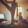 Natasha St-Pier fait du yoga avec son fils Bixente