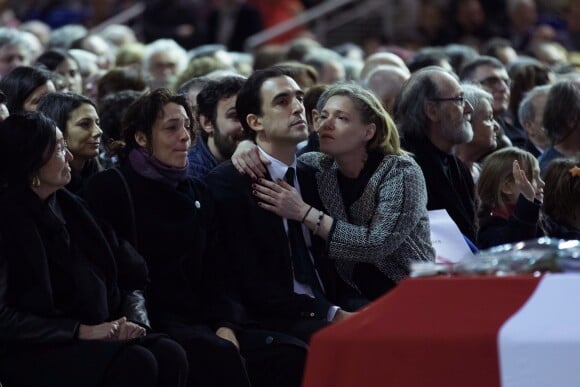 Antonia Emmanuelli, veuve d'Henri Emmanuelli et ses enfants Laetitia et Antoine - F. Hollande et de nombreux membres du gouvernement ont participé à un hommage républicain à Henri Emmanuelli à Mont-de-Marsan le 25 mars 2017.