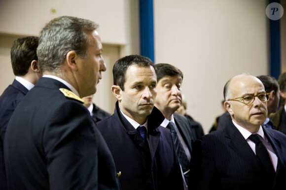 Benoît Hamon et Bernard Cazeneuve - F. Hollande et de nombreux membres du gouvernement ont participé à un hommage républicain à Henri Emmanuelli à Mont-de-Marsan le 25 mars 2017.