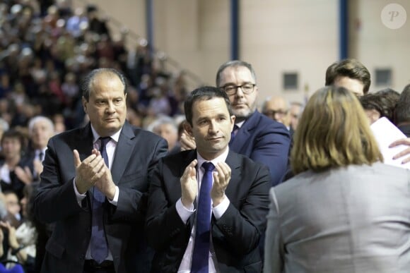 Jean-Christophe Cambadélis et Benoît Hamon - F. Hollande et de nombreux membres du gouvernement ont participé à un hommage républicain à Henri Emmanuelli à Mont-de-Marsan le 25 mars 2017.