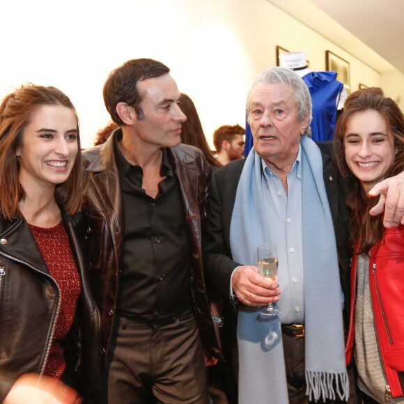 Exclusif - Alain Delon avec ses petites filles Loup et Liv et son fils Anthony Delon - Lancement de la marque de vêtements de cuir "Anthony Delon 1985" chez Montaigne Market à Paris. Le 7 mars 2017 © Philippe Doignon / Bestimage