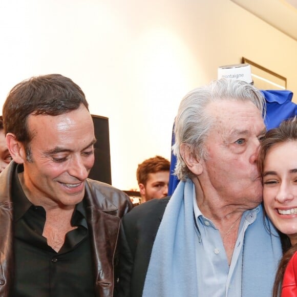 Exclusif - Alain Delon avec ses petites filles Loup et Liv et son fils Anthony Delon - Lancement de la marque de vêtements de cuir "Anthony Delon 1985" chez Montaigne Market à Paris. Le 7 mars 2017 © Philippe Doignon / Bestimage