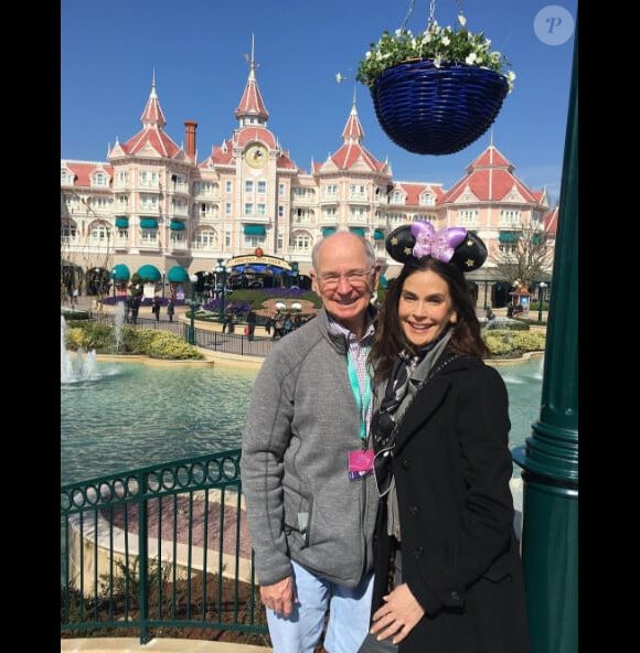 Teri Hatcher et son père Owen à Disneyland Paris. Instagram, mars 2017.