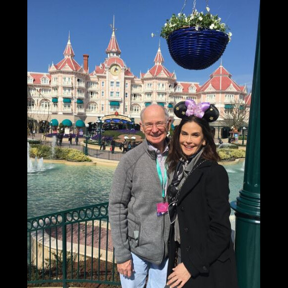 Teri Hatcher et son père Owen à Disneyland Paris. Instagram, mars 2017.
