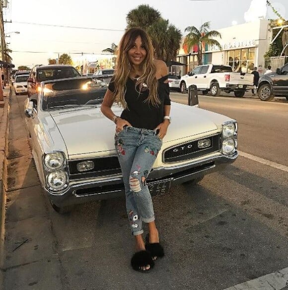 Cathy Guetta pose dans les rues de Miami. Photo postée sur Instagram le 26 mars 2017.