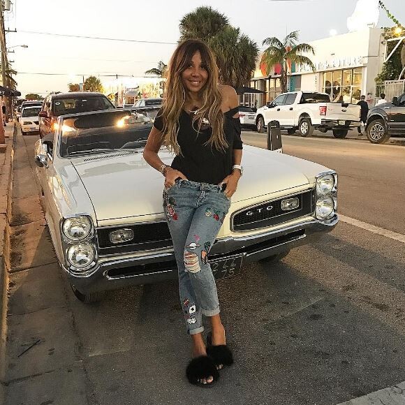 Cathy Guetta pose dans les rues de Miami. Photo postée sur Instagram le 26 mars 2017.