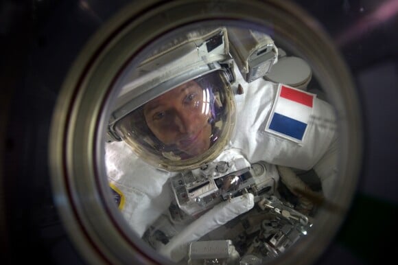 Le spationaute français Thomas Pesquet fait sa première sortie dans l'espace le vendredi 13 janvier 2017. Thomas Pesquet, qui séjourne dans la station depuis le 20 novembre, devient le quatrième Français, et le onzième Européen, à sortir de l’ISS.