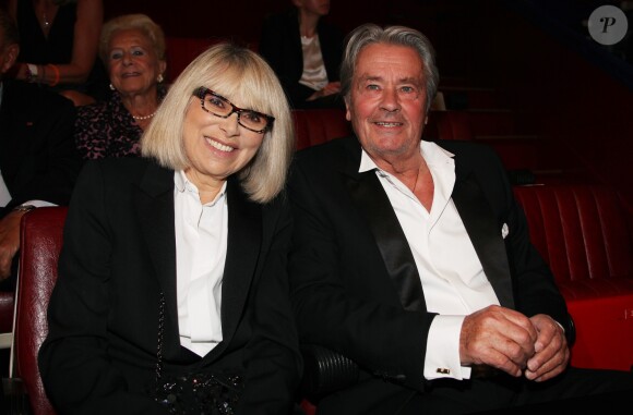 Alain Delon et Mireille Darc lors du gala de l'IFRAD à Paris, le 18 septembre 2013.