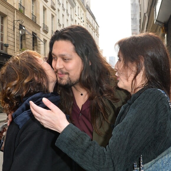 Jane Birkin, Lulu Gainsbourg et sa mère Bambou lors du lancement officiel de l'Association Serge Gainsbourg au cabaret Don Camilo à Paris, le 2 avril 2017. © Coadic Guirec/Bestimage