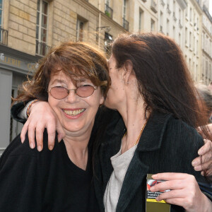 Jane Birkin et Bambou lors du lancement officiel de l'Association Serge Gainsbourg au cabaret Don Camilo à Paris, le 2 avril 2017. © Coadic Guirec/Bestimage