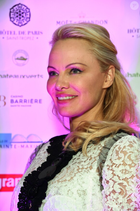 Pamela Anderson durant le dîner caritatif pour la fondation Pamela Anderson organisé par le casino de Sainte-Maxime le 11 mars 2017.