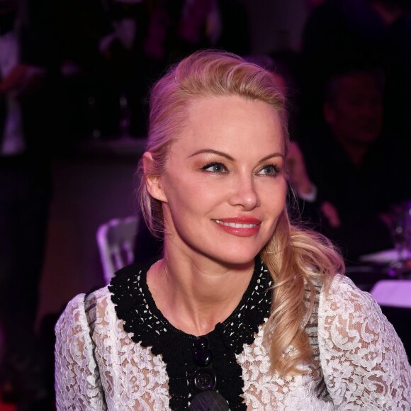 Pamela Anderson durant le dîner caritatif pour la fondation Pamela Anderson organisé par le casino de Sainte-Maxime le 11 mars 2017.