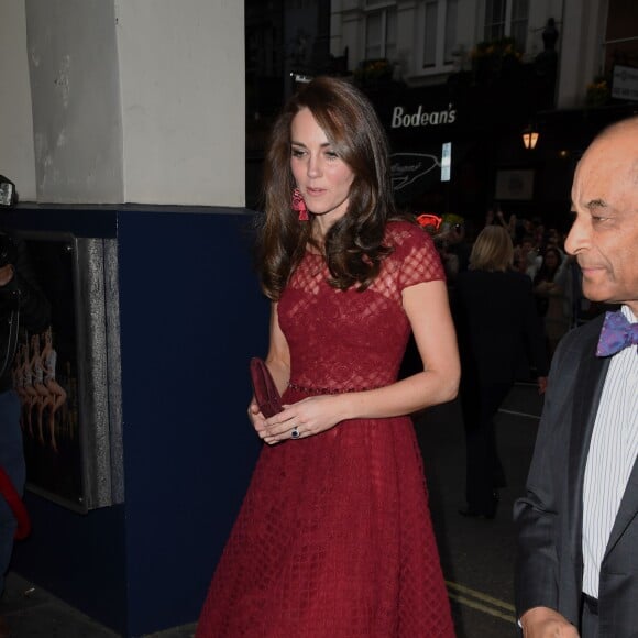 Kate Middleton, duchesse de Cambridge, a assisté à la première de la comédie musicale 42nd Street donnée au Théâtre royal de Drury Lane à Covent Garden au profit des hôpitaux pour enfants East Anglia's Children Hospices (EACH) dont elle est la marraine.