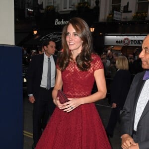 Kate Middleton, duchesse de Cambridge, a assisté à la première de la comédie musicale 42nd Street donnée au Théâtre royal de Drury Lane à Covent Garden au profit des hôpitaux pour enfants East Anglia's Children Hospices (EACH) dont elle est la marraine.