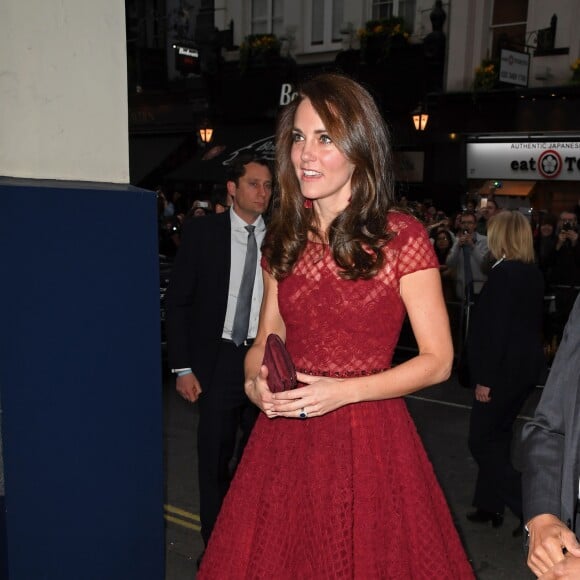 Kate Middleton, duchesse de Cambridge, a assisté à la première de la comédie musicale 42nd Street donnée au Théâtre royal de Drury Lane à Covent Garden au profit des hôpitaux pour enfants East Anglia's Children Hospices (EACH) dont elle est la marraine.