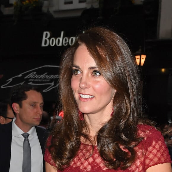 Kate Middleton, duchesse de Cambridge, a assisté à la première de la comédie musicale 42nd Street donnée au Théâtre royal de Drury Lane à Covent Garden au profit des hôpitaux pour enfants East Anglia's Children Hospices (EACH) dont elle est la marraine.