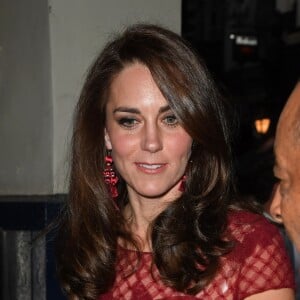 Kate Middleton, duchesse de Cambridge, a assisté à la première de la comédie musicale 42nd Street donnée au Théâtre royal de Drury Lane à Covent Garden au profit des hôpitaux pour enfants East Anglia's Children Hospices (EACH) dont elle est la marraine.