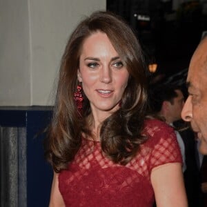 Kate Middleton, duchesse de Cambridge, a assisté à la première de la comédie musicale 42nd Street donnée au Théâtre royal de Drury Lane à Covent Garden au profit des hôpitaux pour enfants East Anglia's Children Hospices (EACH) dont elle est la marraine.