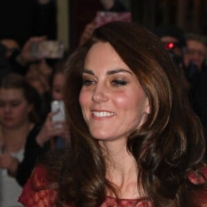 Kate Middleton, duchesse de Cambridge, a assisté à la première de la comédie musicale 42nd Street donnée au Théâtre royal de Drury Lane à Covent Garden au profit des hôpitaux pour enfants East Anglia's Children Hospices (EACH) dont elle est la marraine.