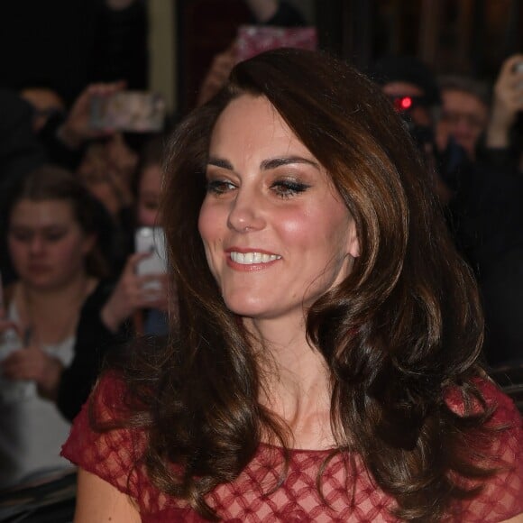 Kate Middleton, duchesse de Cambridge, a assisté à la première de la comédie musicale 42nd Street donnée au Théâtre royal de Drury Lane à Covent Garden au profit des hôpitaux pour enfants East Anglia's Children Hospices (EACH) dont elle est la marraine.