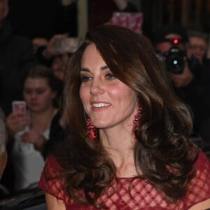 Kate Middleton, duchesse de Cambridge, a assisté à la première de la comédie musicale 42nd Street donnée au Théâtre royal de Drury Lane à Covent Garden au profit des hôpitaux pour enfants East Anglia's Children Hospices (EACH) dont elle est la marraine.