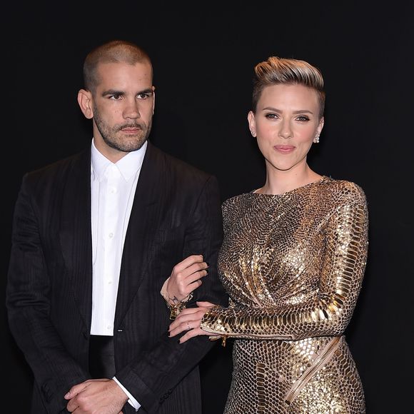 Scarlett Johansson et Romain Dauriac au défilé Tom Ford Automne/Hiver pour femme à Los Angeles, le 20 février 2015