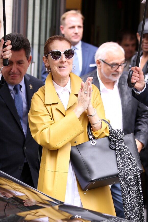 Céline Dion quitte son hôtel à Paris accompagnée de son nouveau manager Aldo Giampaolo le 21 juin 2016.