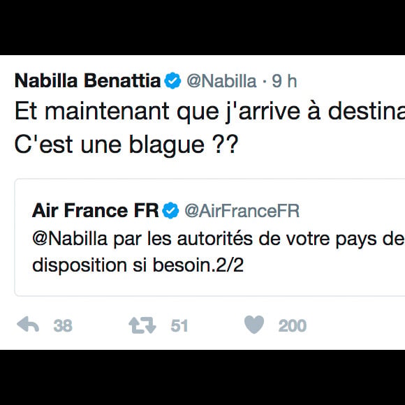 Exclusif - No Web no Blog - Nabilla Benattia et son compagnon Thomas Vergara récupèrent leur chien Pita à Paris le 29 mars 2017. Très certainement une très mauvaise journée pour Nabilla qui en quittant son hôtel oublie une bague de valeur et son Doudou avant de se rendre dans un immeuble parisien pour récupérer sa chienne Pita très excitée car cela faisait 1 mois qu'elle était sans ses maîtres… Suite à cela le couple devait prendre l'avion pour Londres à 16:00 mais ils n'ont pas pu prendre ce vol car leur chienne n’était pas autorisée à monter à bord. Du coup, ils ont été déplacés sur le vol de 20:00 et ont dû laisser leur chienne à un ami. Une fois arrivés à l'aéroport de Londres, la compagnie aérienne à égaré le baggage de Nabilla !!!!29/03/2017 - Paris