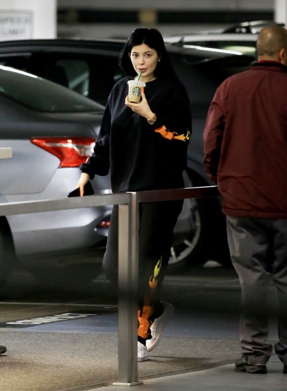 Exclusif - Kylie Jenner à Beverly Hills, le 30 mars 2017.