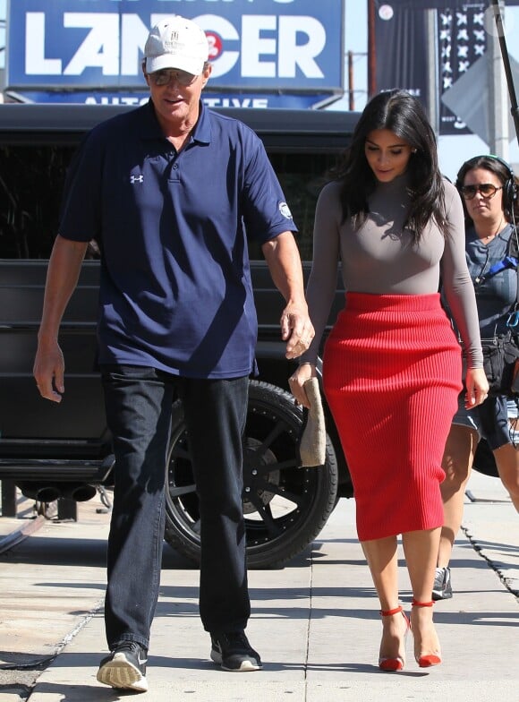 Kim Kardashian et Bruce Jenner sur le tournage de leur émission de télé réalité "Keeping Up With The Kardashian" à Los Angeles, le 20 octobre 2014